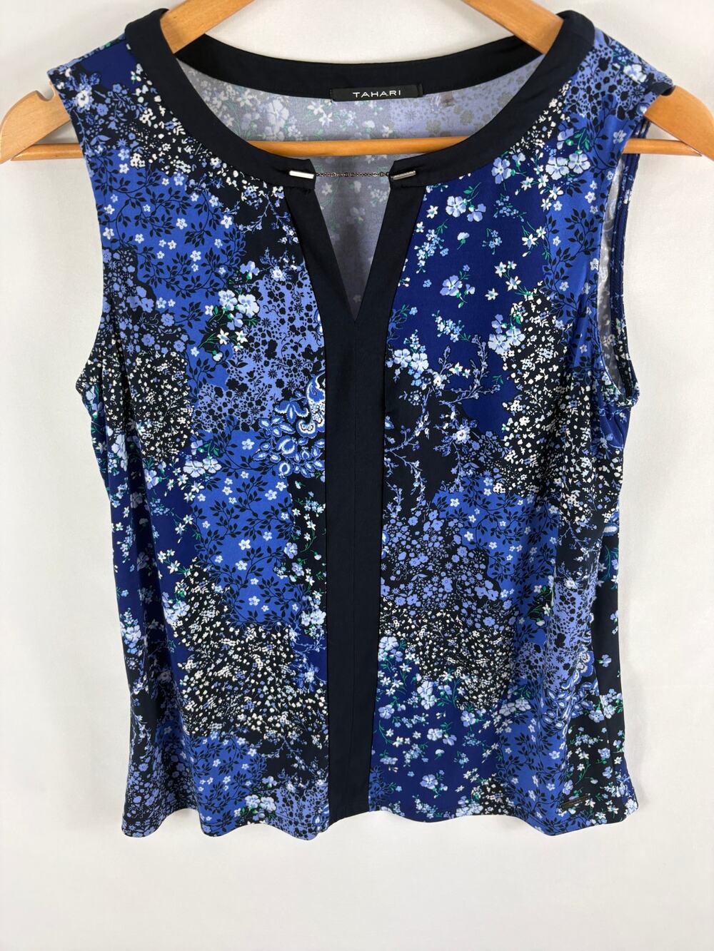 Tahari Blue V Neck Floral Patterned Blouse Size Small
